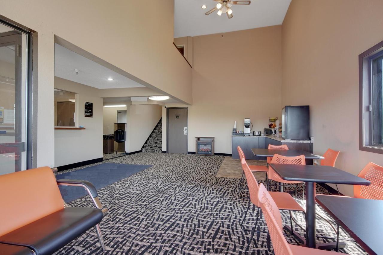 Americas Quality Inn & Suites - Finlayson Екстер'єр фото