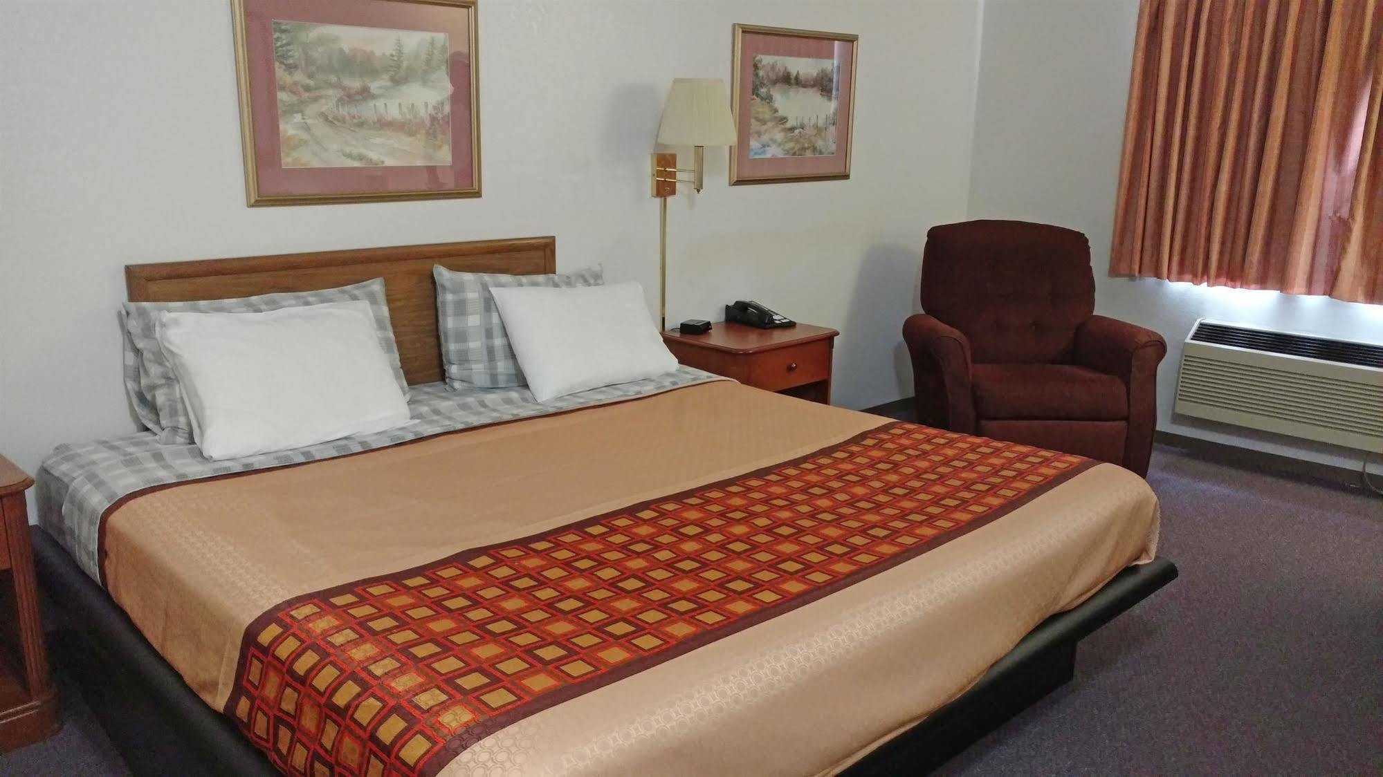Americas Quality Inn & Suites - Finlayson Екстер'єр фото