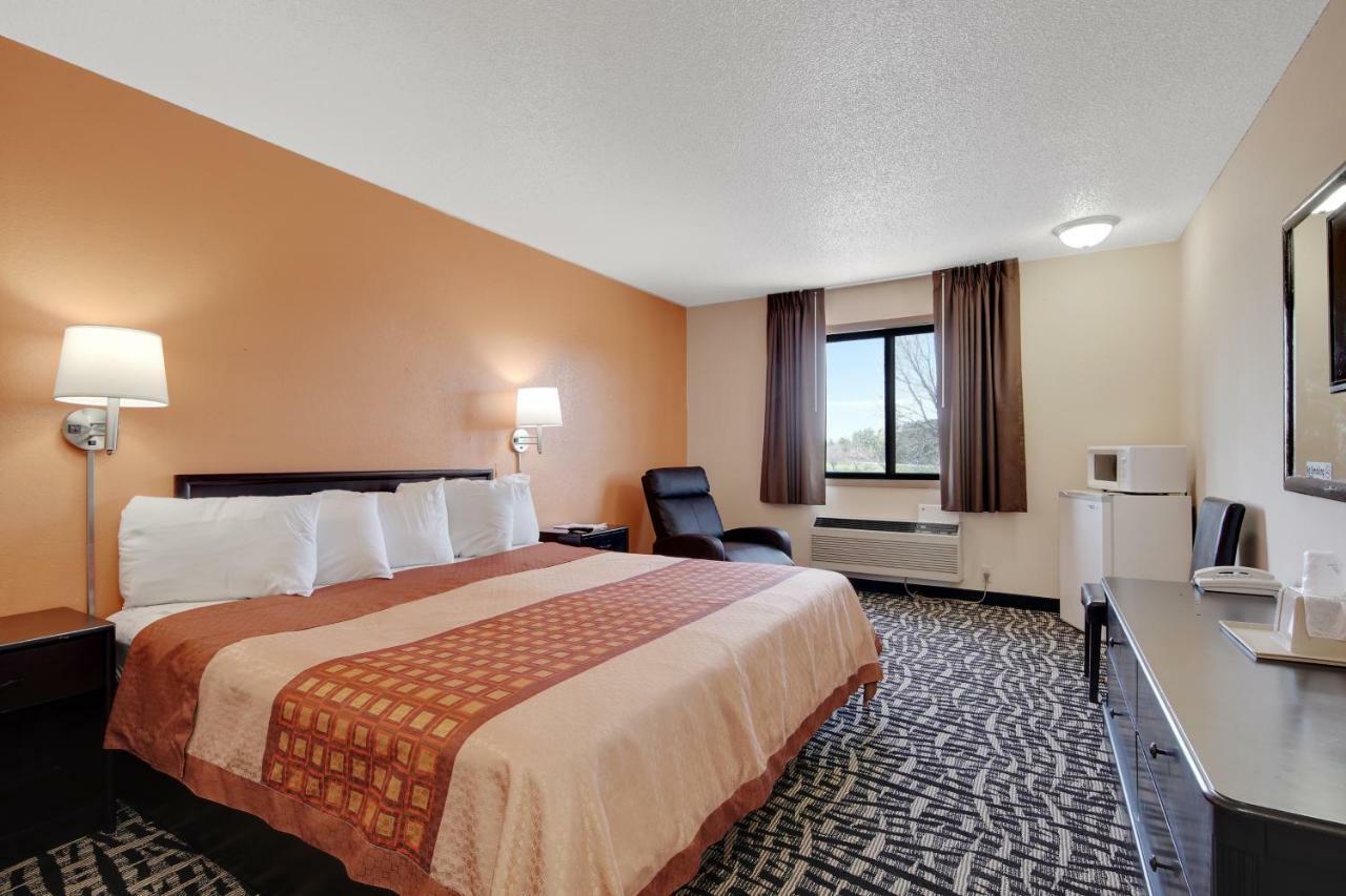 Americas Quality Inn & Suites - Finlayson Екстер'єр фото
